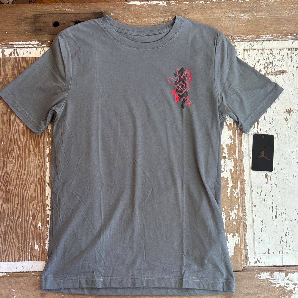 Nike Jordan Gray T-Shirt with Red Graphic - XL boys New